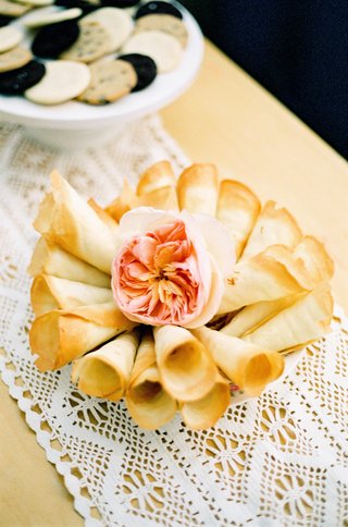 Homemade Ice Cream Cones arrangement-of-ice-cream-cones-with-flower-in-center