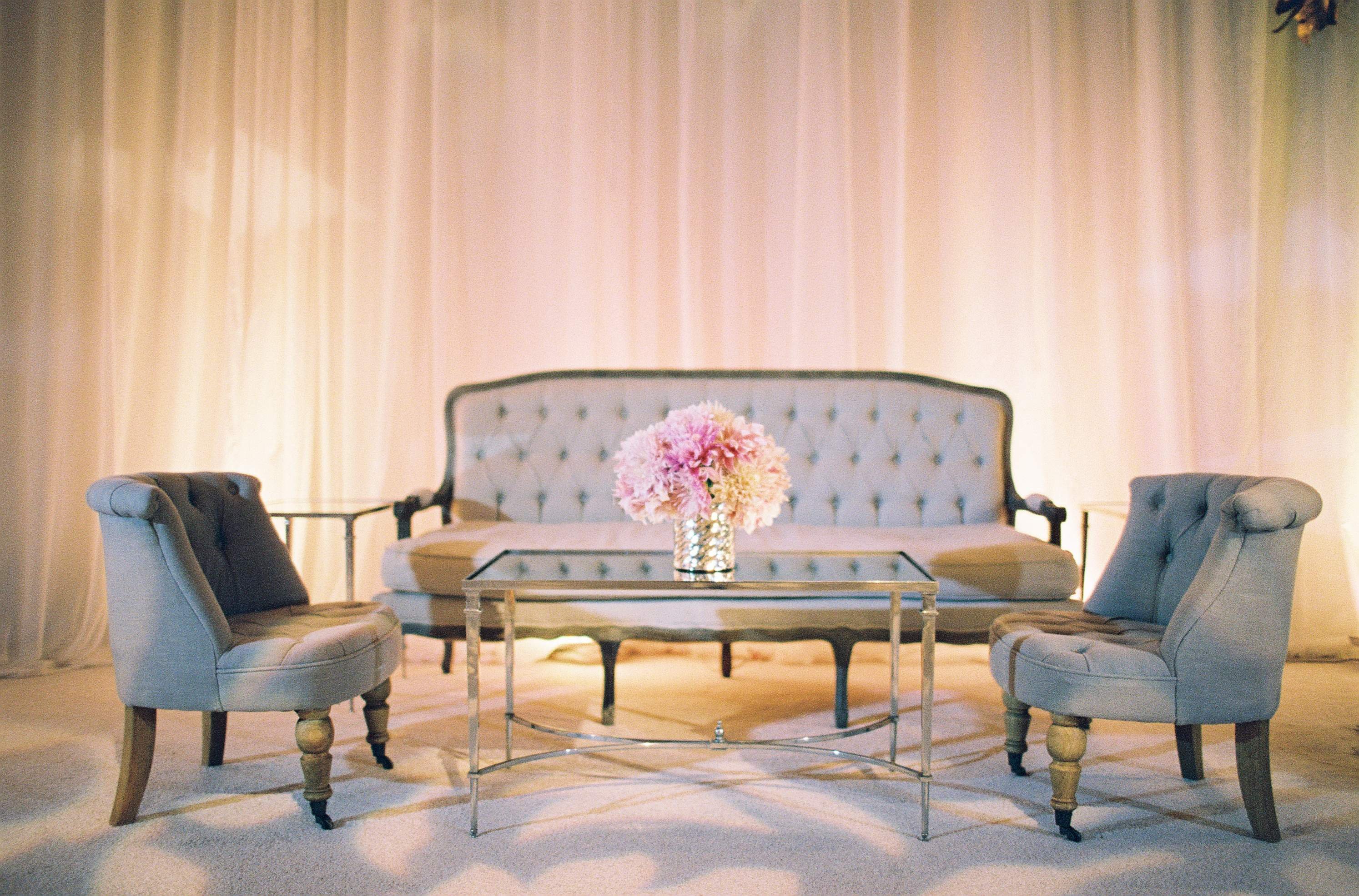 Tufted Sofa Lounge