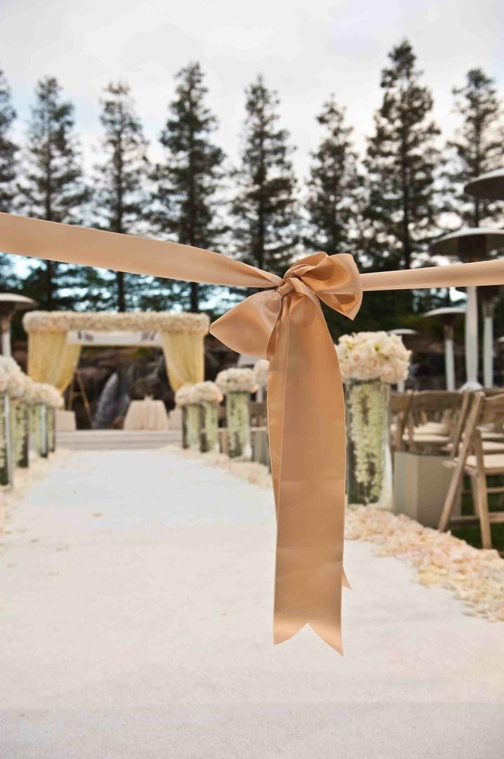 Ribbon-Tied Entrance