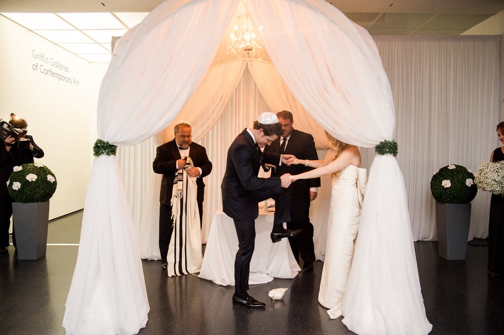 Groom Smashing the Glass, Ceremony