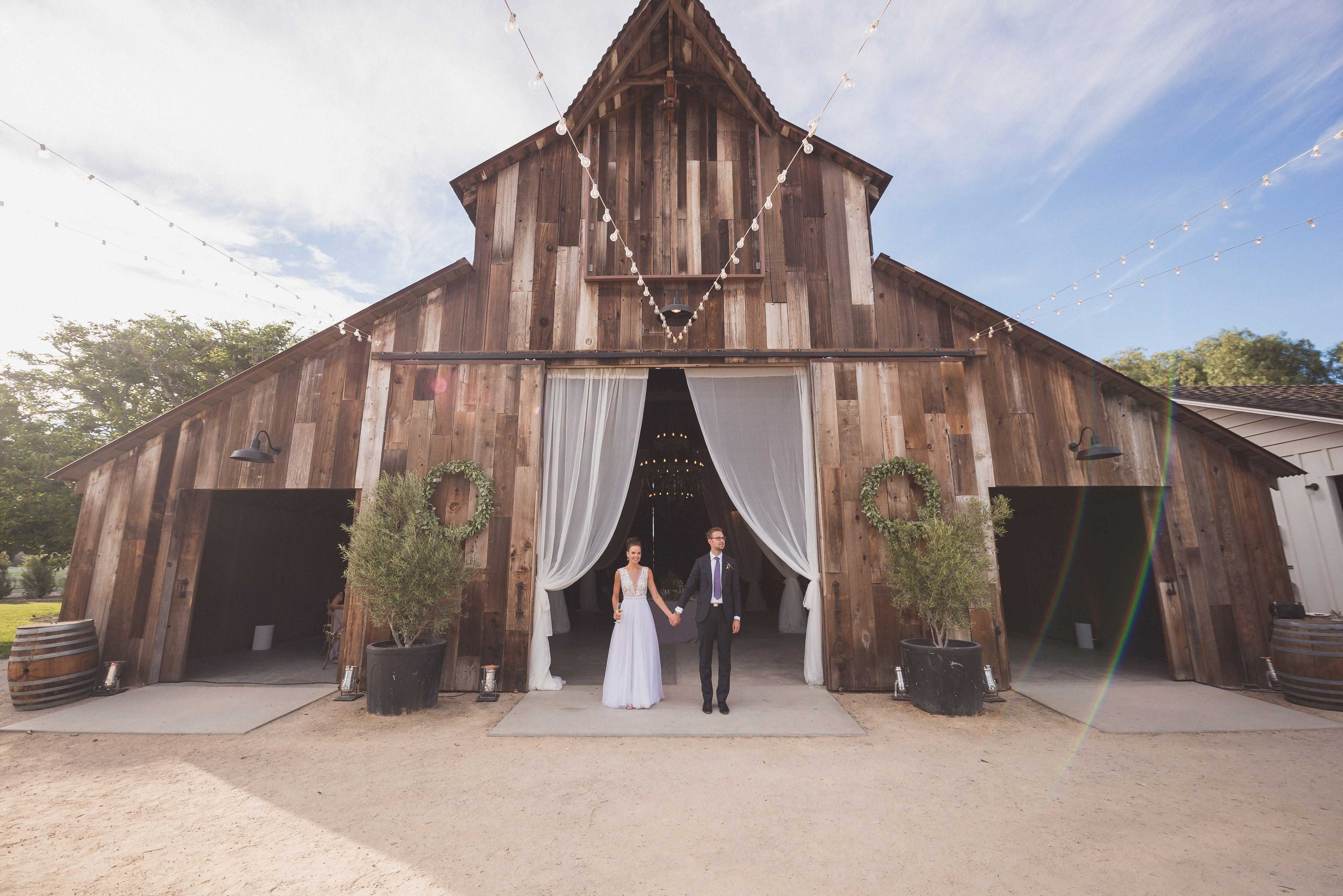 Old barn wedding venues information