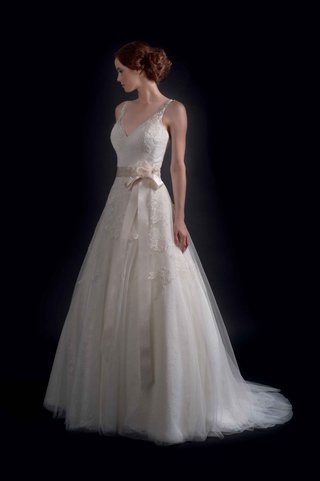 "Virginia" by Modern Trousseau Fall 2016 modern-trousseau-fall-2016-v-neck-wedding-dress-with-embroidery