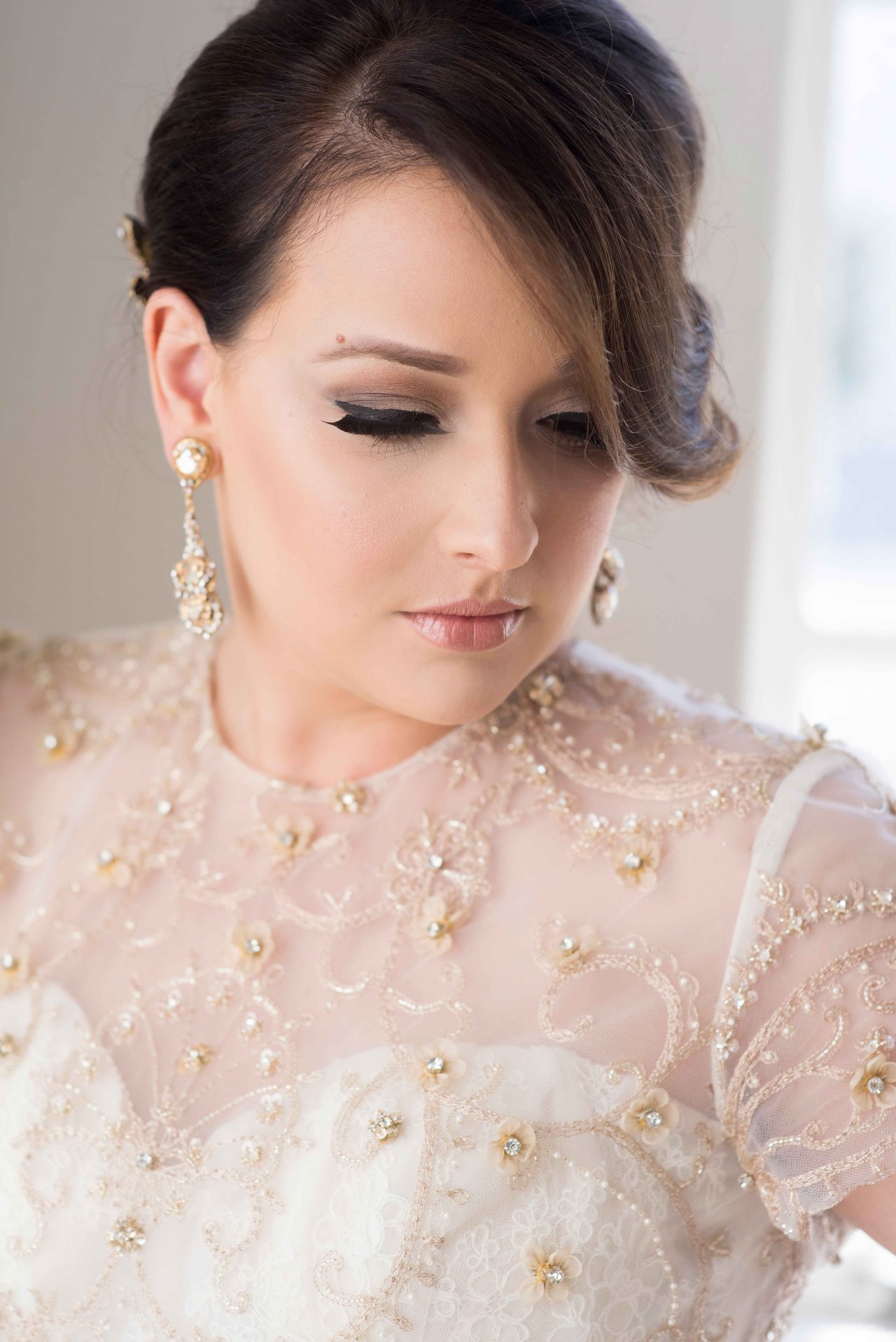 Bride with Glamorous Makeup & Hair