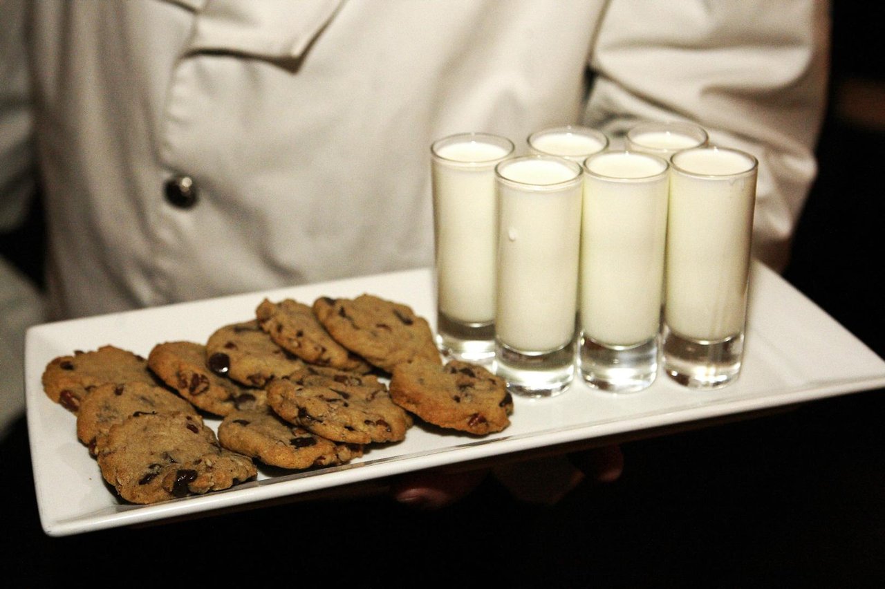 Cookies & Milk Passed Dessert