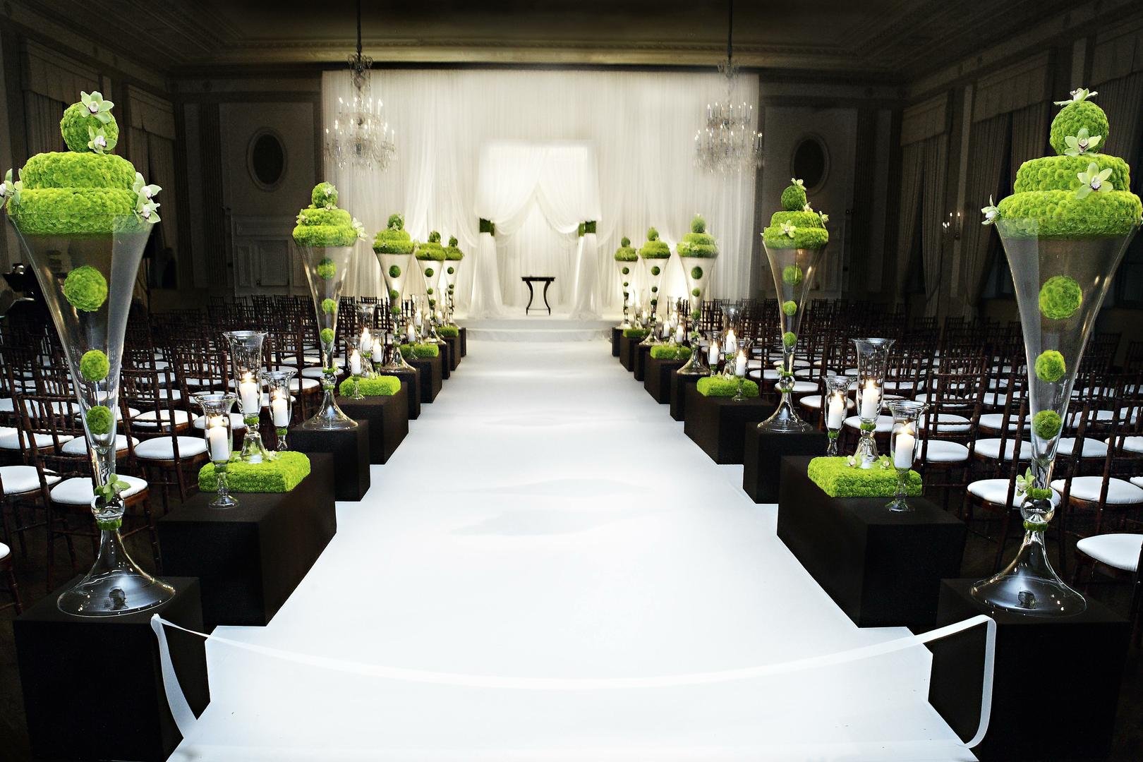 Elegant Green Ceremony Décor