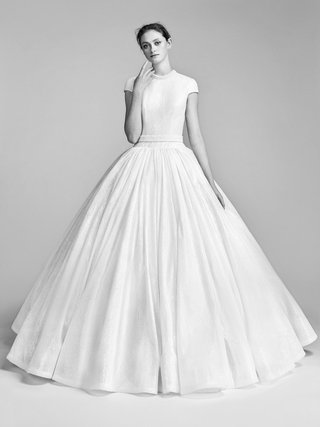 Look 10: VRM049 by Viktor&Rolf look-10-vrm049-by-viktor-rolf-voluminous-flocked-sequin-gown-with-short-sleeves