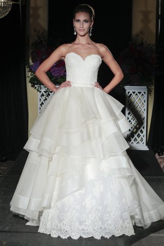 Isabelle Armstrong Fall 2016 Tiered Lace Gown isabelle-armstrong-fall-2016-lace-wedding-dress-with-tiered-ball-gown-skirt