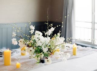 Centerpiece with Extending Branches small-flower-arrangement-with-white-japaense-ranunculuses-and-corylopsis-extending