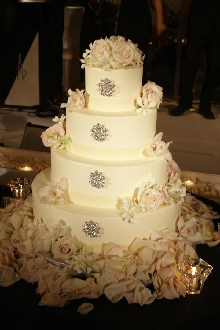 CrystalAccent Wedding Cake