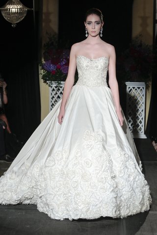 Isabelle Armstrong Fall 2016 Floral Ball Gown isabelle-armstrong-fall-2016-ivory-ball-gown-with-textured-floral-appliques