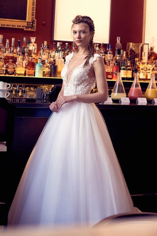 "Nieves" by Isabelle Armstrong isabelle-armstrong-fall-2018-wedding-dress-nieves-ball-gown-tulle-skirt-embroidery-bodice-plunging