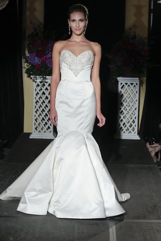Isabelle Armstrong Fall 2016 Beaded Mermaid Gown isabelle-armstrong-fall-2016-mermaid-wedding-dress-with-strapless-bodice