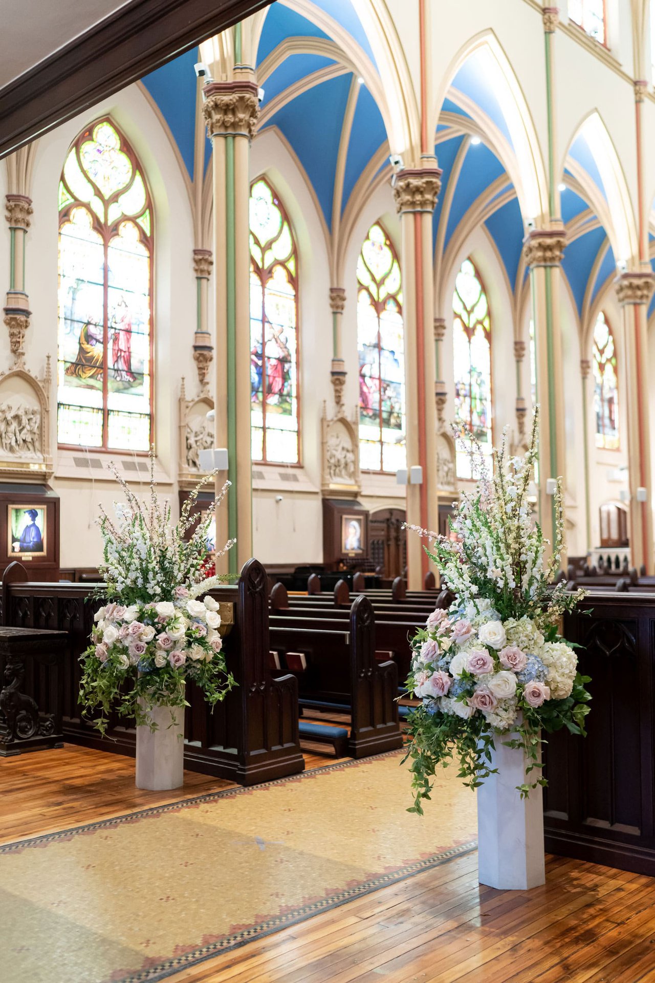 Traditional Catholic Church Ceremony Décor