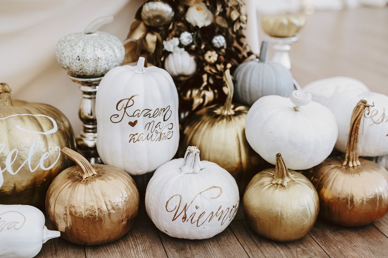Calligraphy on White \u0026 Gold Pumpkins, image size:1280x853