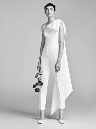 Look 7: VRM046 by Viktor&Rolf look-7-vrm046-by-viktor-rolf-bridal-jumpsuit-with-one-shoulder-with-large-bow