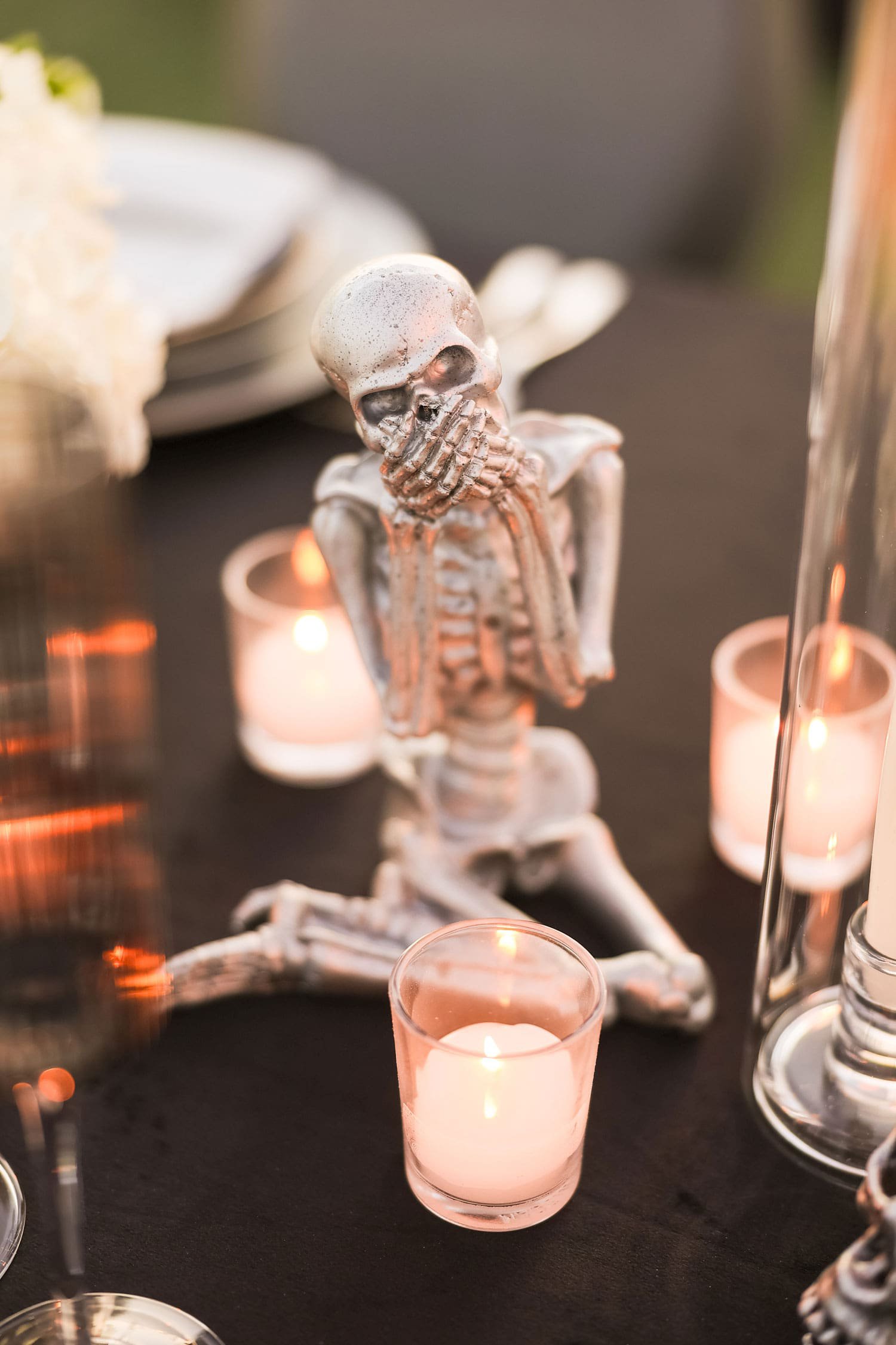 Wedding with halloween theme skeleton decor on table