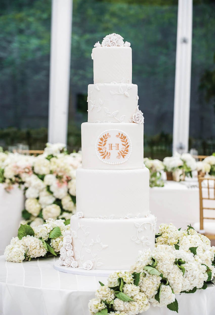 White Cake with Laurel Leaf Crest
