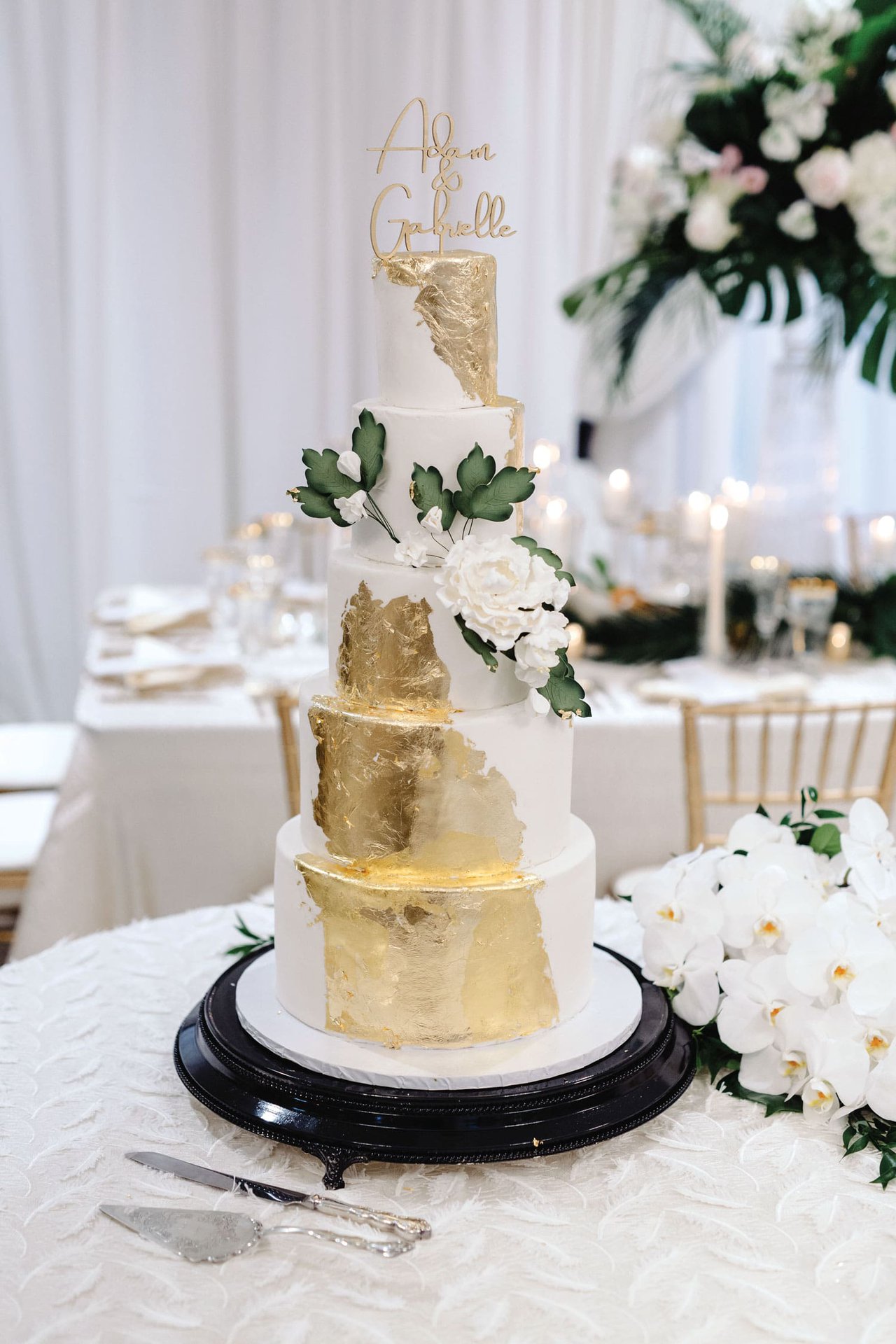 White-and-Gold Wedding Cake Design