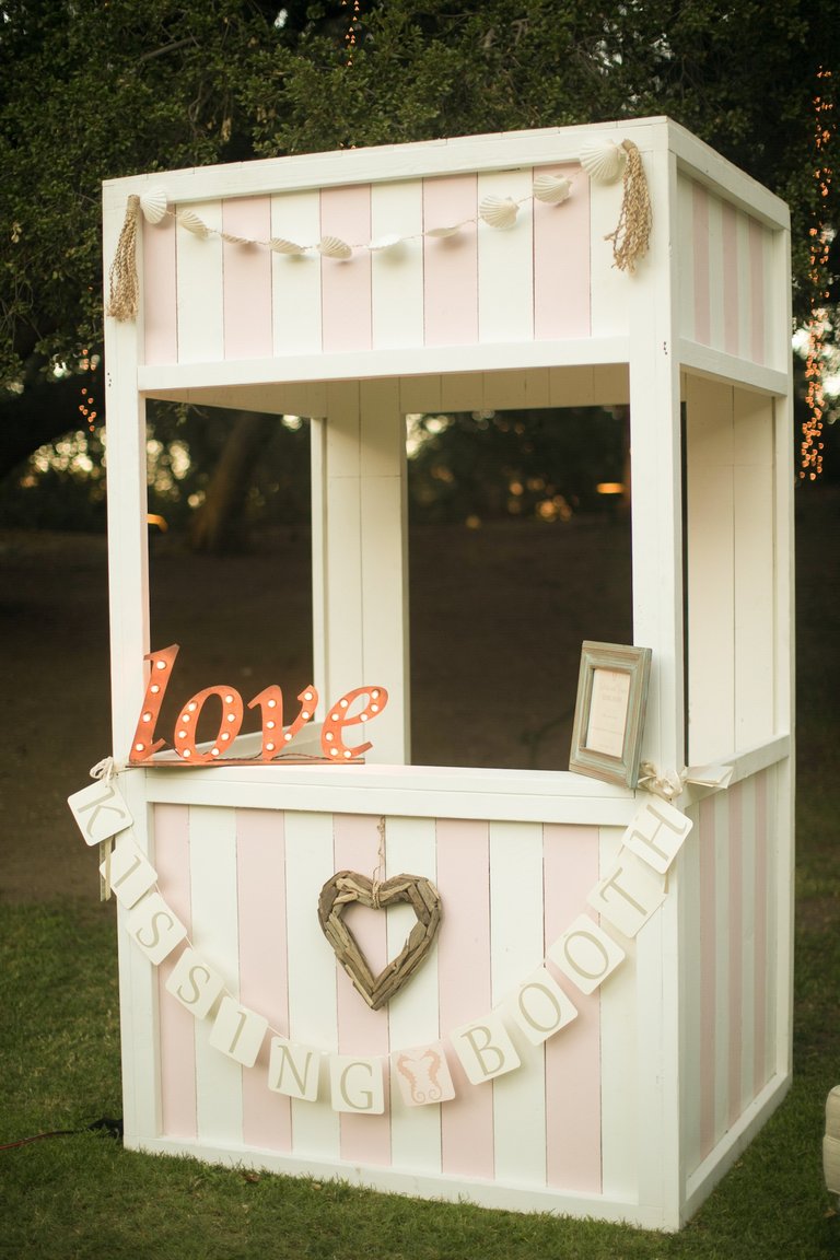 Kissing Booth