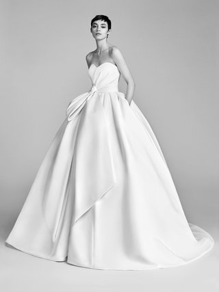 Look 9: VRM048 by Viktor&Rolf look-9-vrm048-by-viktor-rolf-drape-ball-gown-with-pleated-bodice-bow-and-pockets