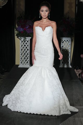 Isabelle Armstrong Fall 2016 Strapless Gown isabelle-armstrong-fall-2016-strapless-trumpet-wedding-dress-with-embroidery