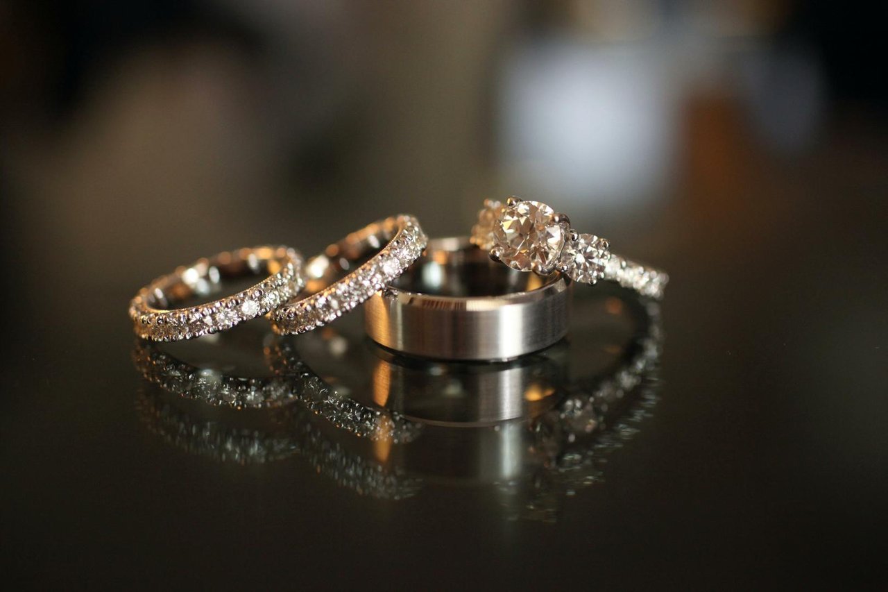 Inspiring Wedding Ring Sets for Brides & Grooms
