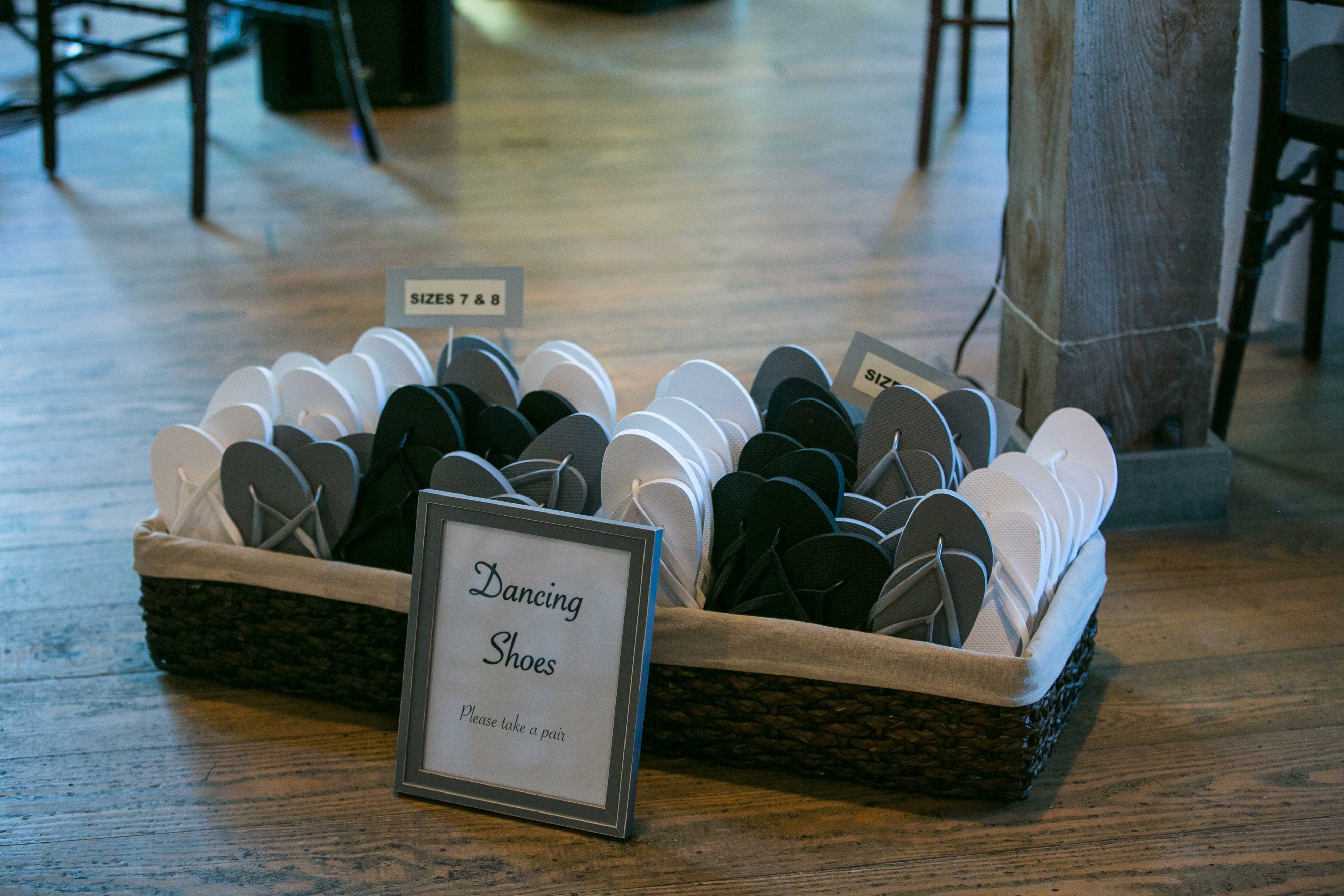 flip flops for party guests