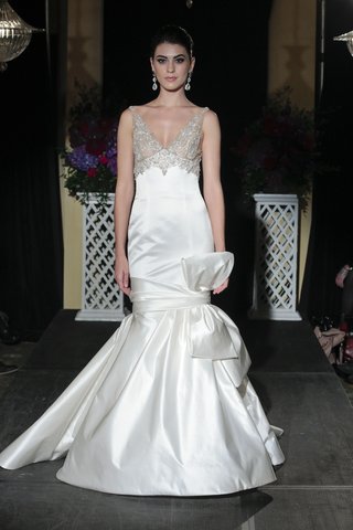Isabelle Armstrong Fall 2016 Large Bow Skirt isabelle-armstrong-fall-2016-v-neck-wedding-dress-with-bow-around-mermaid-skirt