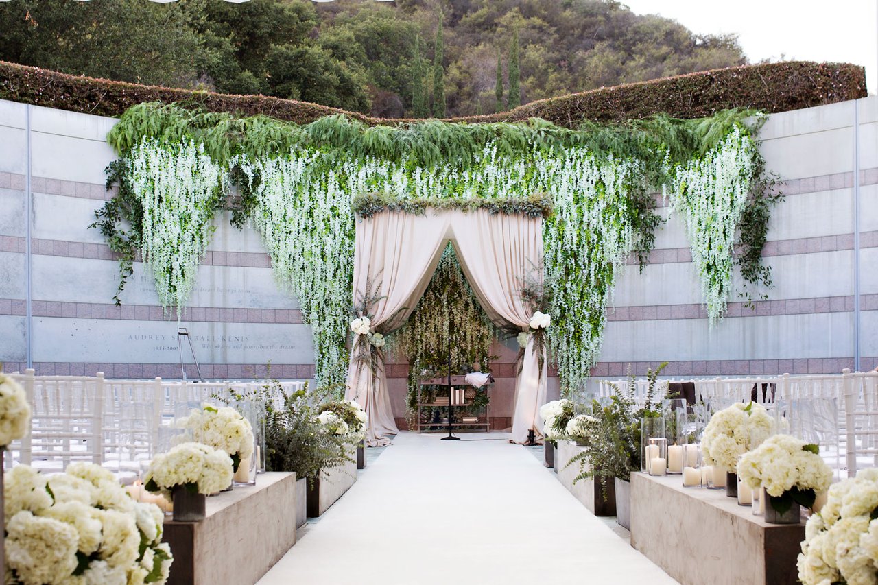 Greenery Wisteria Ceremony Décor